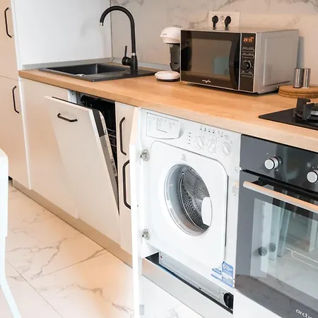 Papini's -apartment With Big Terrace