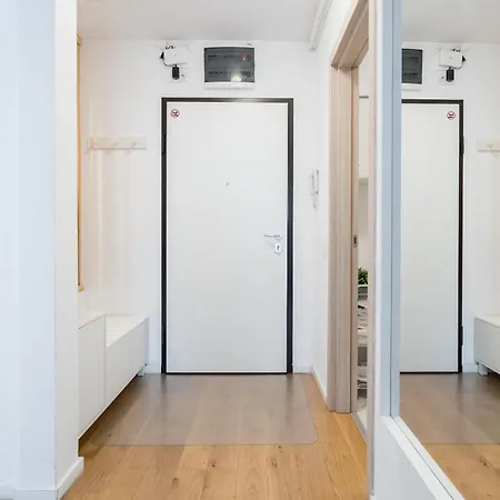 Papini's -apartment With Big Terrace דירה בוקרשט